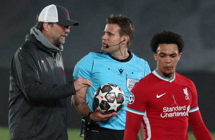 哈兰德自曝：女友看球看到“吐”，靠烹饪、玩游戏维系感情（哈兰德坦言：女友看球会难受到想吐，我们靠做饭和打游戏维系感情）