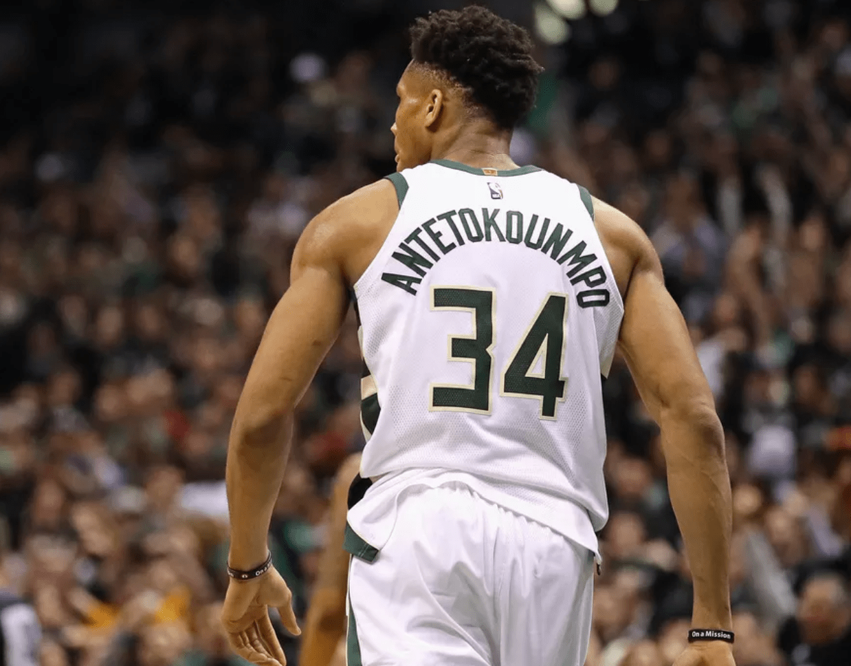 阿拉维斯vs皇马首发：贝林、姆巴佩在列，罗德里戈出战（阿拉维斯迎战皇马首发出炉：贝林厄姆、姆巴佩在列，罗德里戈出战）