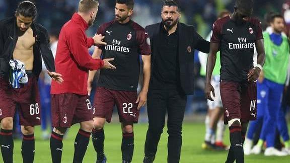 欧冠决赛用球谍照：包含白+深紫，灵感来自举办城市布达佩斯（欧冠决赛用球曝光：白与深紫配色，灵感源于举办地布达佩斯）