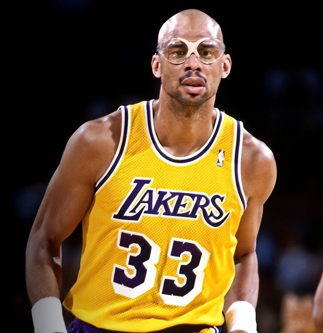 全欧哄抢！记者：利物浦切尔西曼城热刺关注19岁前锋迪奥曼德，标价一亿（记者：欧洲豪门围抢！利物浦、切尔西、曼城与热刺盯上19岁锋线新星迪奥曼德，标价达一亿）