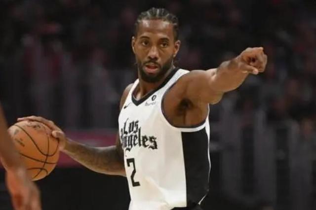 紧张到窒息！慢镜还原尼克斯骑士决胜时刻，米切尔丢超远三分绝杀（窒息紧张！慢镜回放尼克斯与骑士决胜刹那，米切尔超远三分压哨出手）