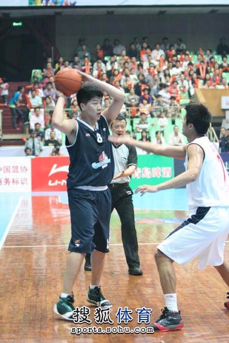 尤文跟队：加蒂扭伤膝盖，今天将接受检查（尤文队内消息：加蒂膝盖扭伤，今日接受检查）