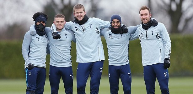 足协主席宋凯现身成都，徐正源、韦世豪、胡荷韬在酒店迎接（中国足协主席宋凯抵达成都，徐正源、韦世豪、胡荷韬在酒店迎候）