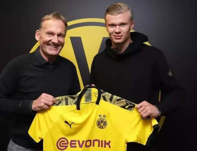 意媒：米兰希望魔笛能帮助推动卢宁加盟，皇马估价2500万欧（意媒：米兰盼莫德里奇出面促成卢宁加盟，皇马标价2500万欧）