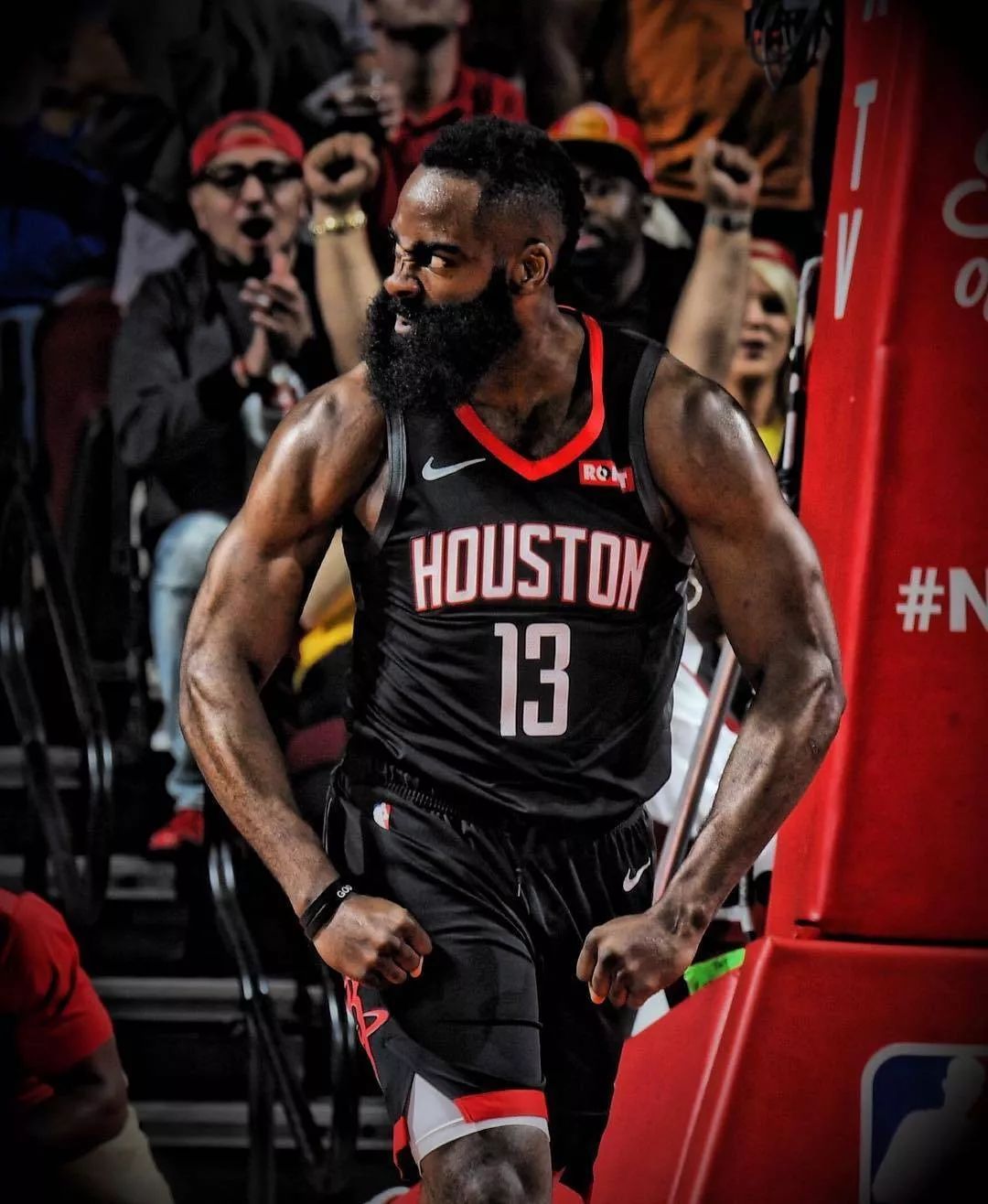 跟队：孙兴慜“吐槽”格雷不给自己发消息，但是他自己换号了（队记：孙兴慜打趣格雷不联系他，原来是自己换了号码）