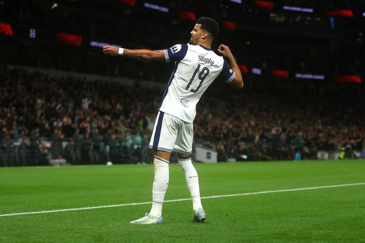 比肩阿德和埃托奥，劳塔罗本赛季出战的三场欧冠比赛均有进球（劳塔罗本季欧冠三战皆破门，追平阿德与埃托奥）