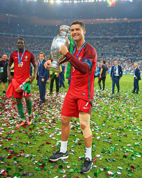 科莫利：尤文的DNA是胜利；足球书籍有些无聊我喜欢科学文章（科莫利：尤文骨子里就是为赢；足球书略枯燥，我更爱科学读物）