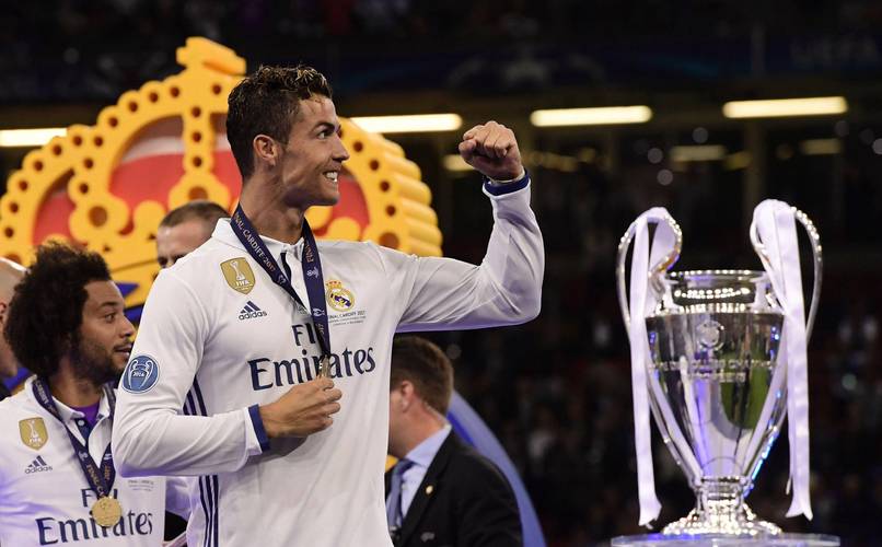 梅根观战圣诞大战 场边激动大叫为男友加油！克莱表现不佳仅7分（梅根现身圣诞大战场边热烈助威 克莱状态低迷仅得7分）