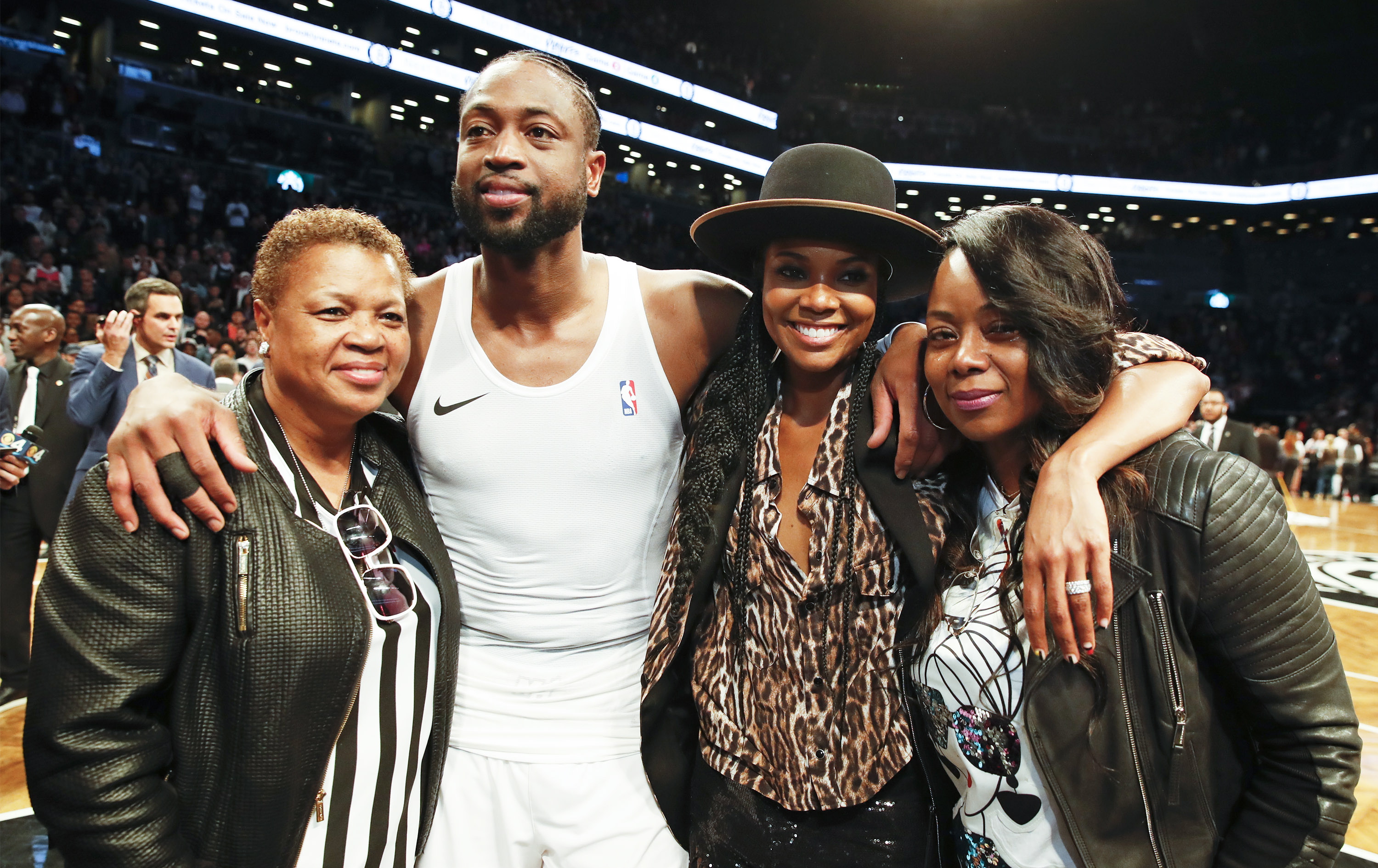 每体：莱万愿意接受降薪+替补，2026年初将和巴萨再谈（每体：莱万愿降薪并接受替补角色，2026年初将与巴萨再度磋商）