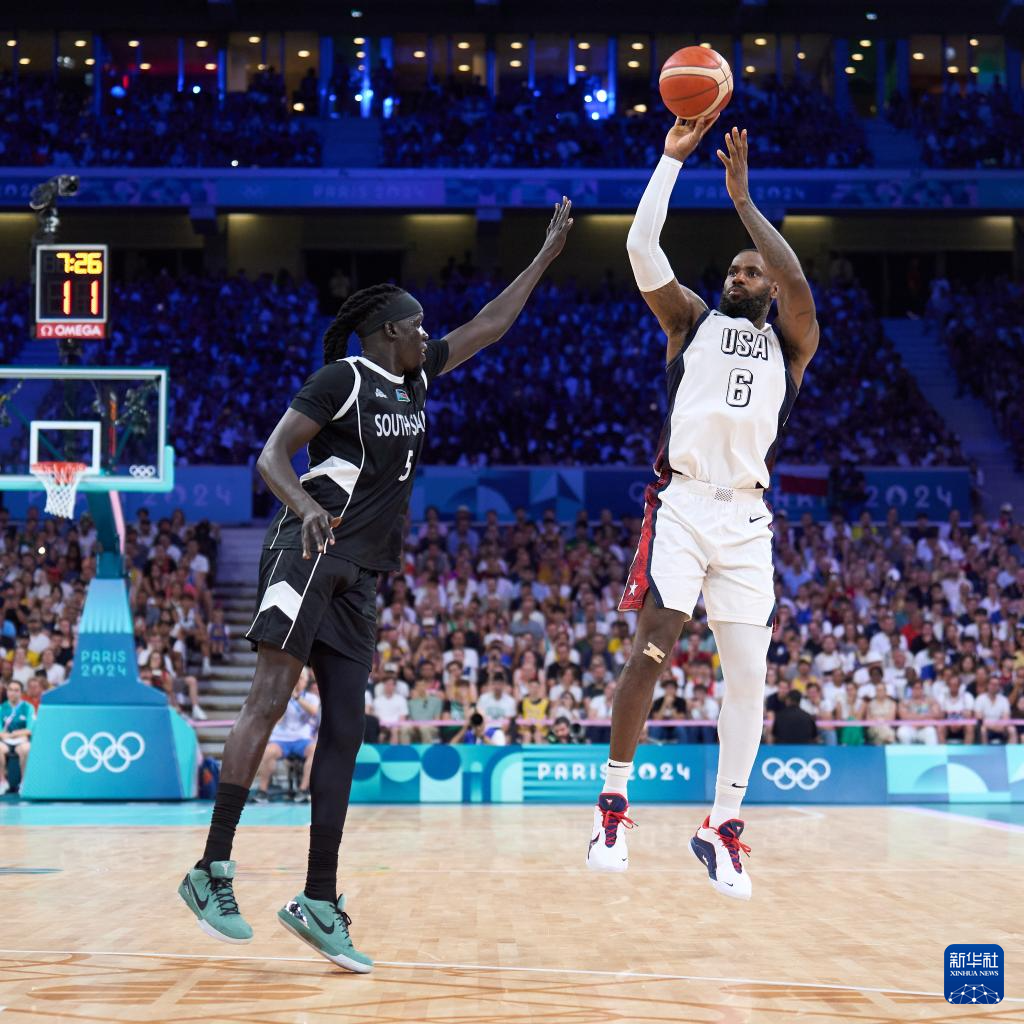 雷迪克谈社媒时代执教：球员活在评论里，保持稳定颇具挑战（雷迪克：社媒时代执教不易，球员被评论左右，稳定性成难题）