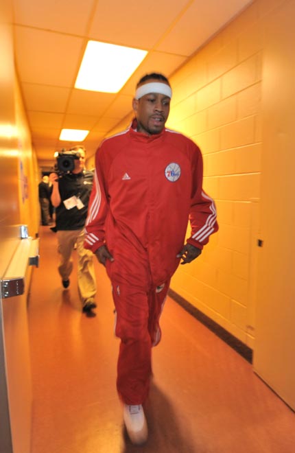 流感肆虐球队，球员教练齐中招（流感席卷全队，教练与球员相继感染）