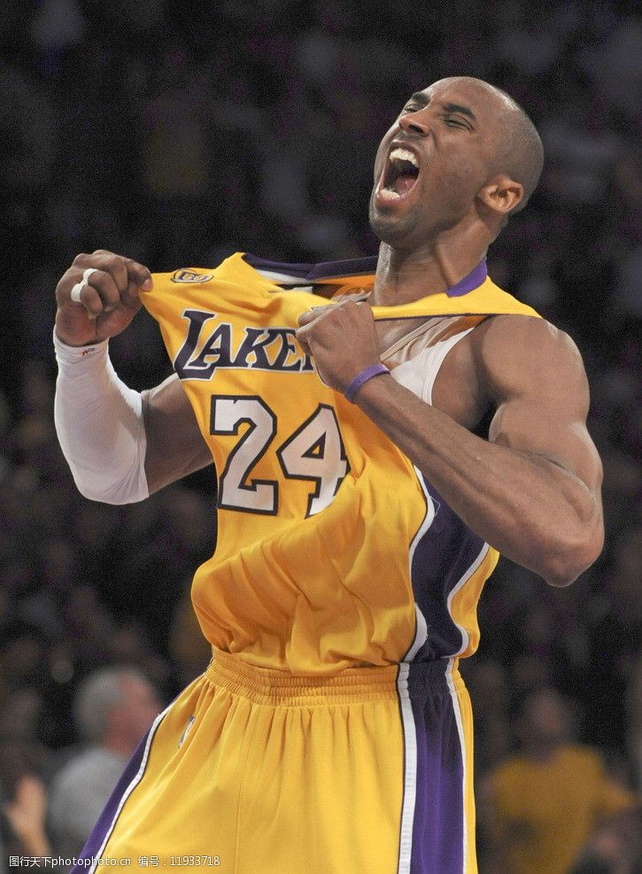 足球英超双红会爆发冲突，多人吃黄牌（英超双红会冲突升级，多人遭黄牌警告）