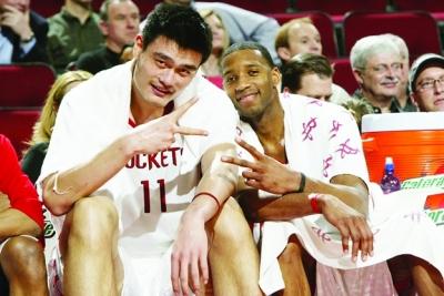 前意甲裁判谈DV9点球被吹：他和防守球员互有拉扯，都不犯规（前意甲名哨评DV9点球被判无效：与后卫相互拉拽，双方动作均不构成犯规）