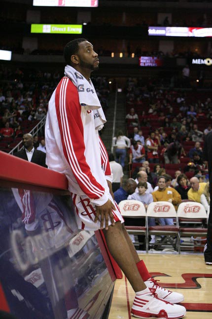 老鹰：特雷杨右膝伤势恢复顺利，约两周后复查（老鹰队：特雷杨右膝恢复良好，预计两周后复查）