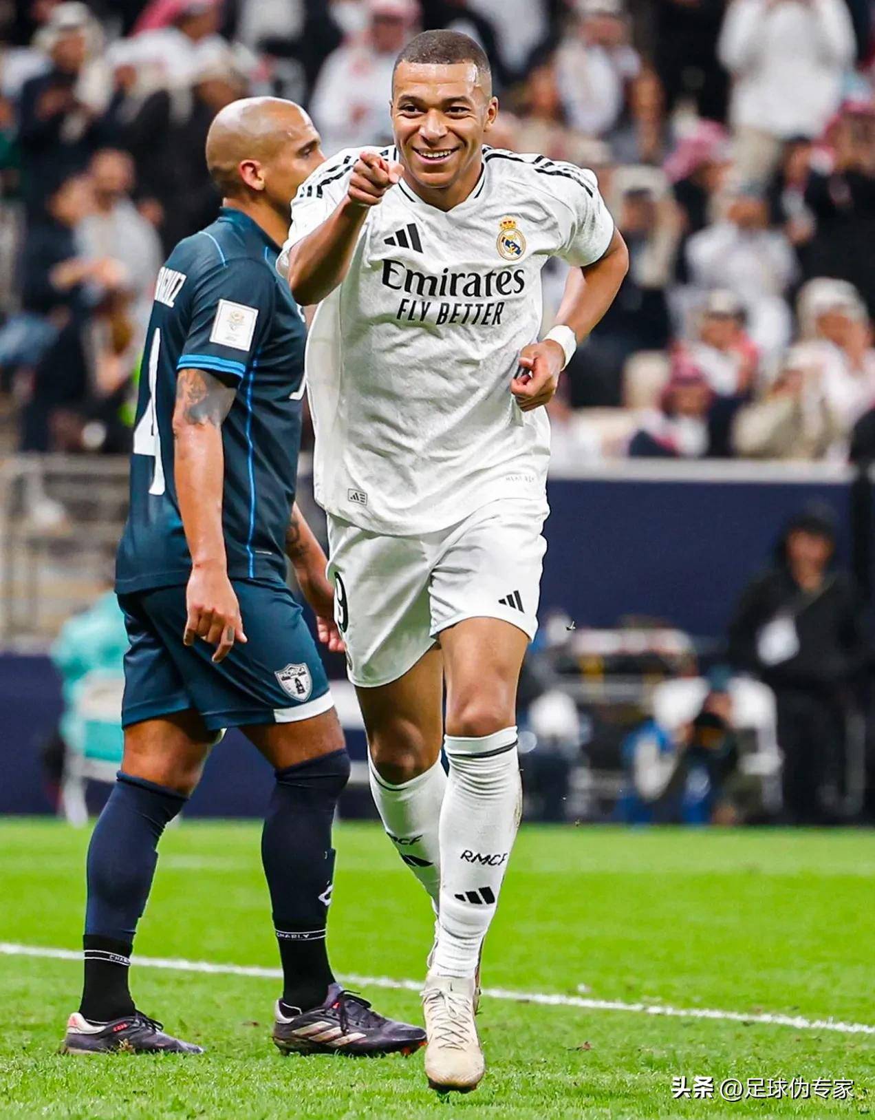 曼联引援总监评谢什科：速度快、弹跳强，风格有点像哈兰德（曼联引援总监谈谢什科：速度出众、弹跳惊人，踢法颇似哈兰德）