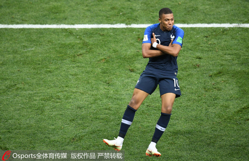 欧协联战报：乌切闪击，德文尼扳平，水晶宫2-2十人古比斯（欧协联速报：乌切闪击、德文尼扳平，水晶宫与十人古比斯2-2战平）