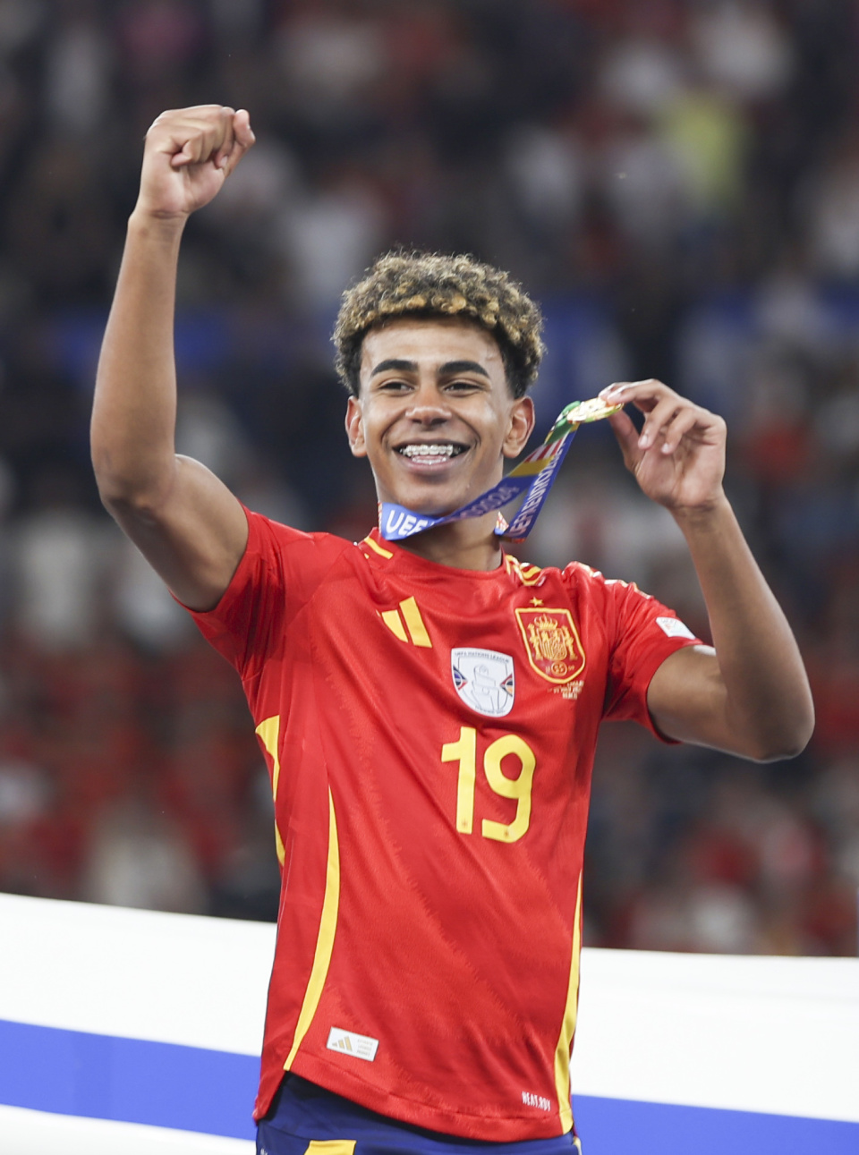 佩工：皮球先打在球员身上再弹到手上，裁判硬造了一个点球（佩工：球先中身体再碰手臂，主裁强行判点球）