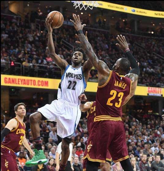 巴萨客场89-79力克红星！克莱本轰22分率队攻陷贝尔格莱德（巴萨客场89-79击败红星，克莱本砍22分助队攻克贝尔格莱德）