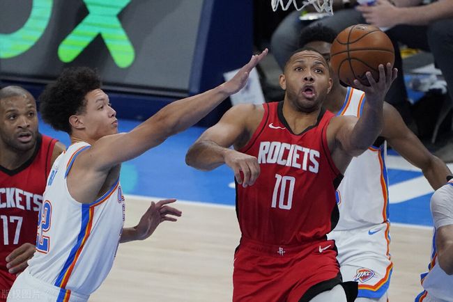 稳定输出！马尔卡宁23中11得到33分16板5助攻4抢断（火力稳定！马尔卡宁23投11中轰下33分16篮板5助攻4抢断）