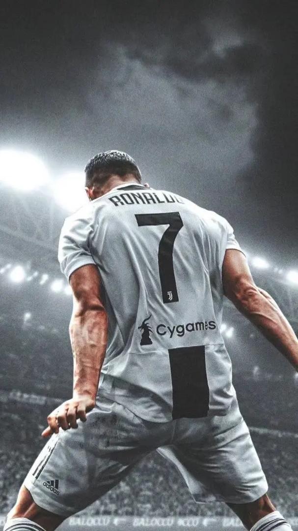 骑车危险行为引热议，功德木鱼再破碎（危险骑行引发争议，“功德木鱼”再度碎裂）