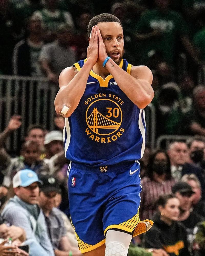 爷青回，维耶里社媒晒与大罗、巴乔、托蒂、卡纳瓦罗等人合照（经典重聚！维耶里社媒晒与大罗、巴乔、托蒂、卡纳瓦罗等传奇合影）