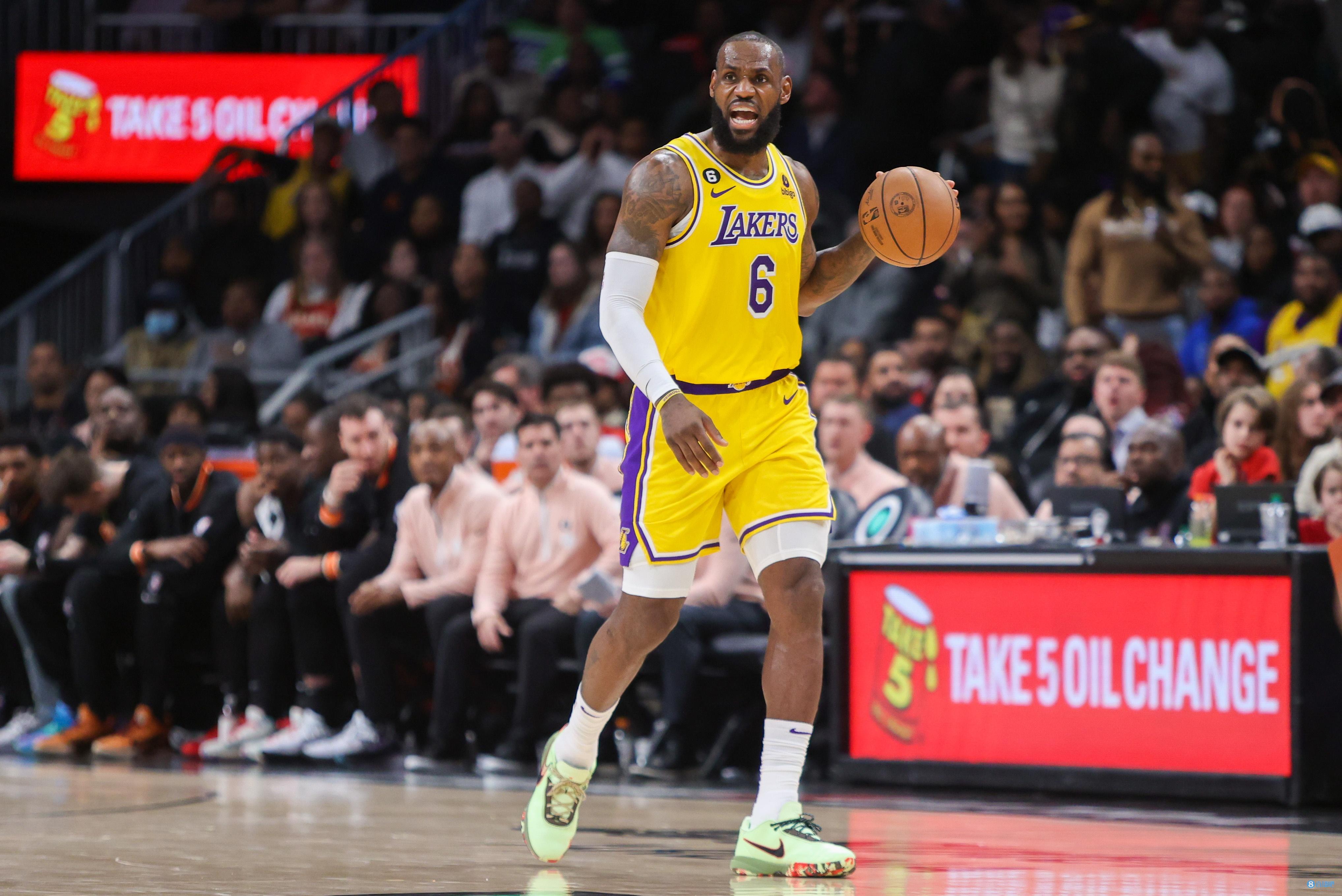 巴萨本赛季国家德比第四球衣谍照：锯齿条纹纪念05年国家德比（巴萨本季国家德比第四球衣曝光：锯齿纹致敬2005年国家德比）