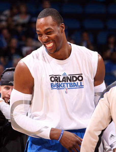 有传闻称雷吉隆未与前女友分手时就与现女友交往，被后者否认（网传雷吉隆与现任交往时尚未与前任分手，现女友辟谣）