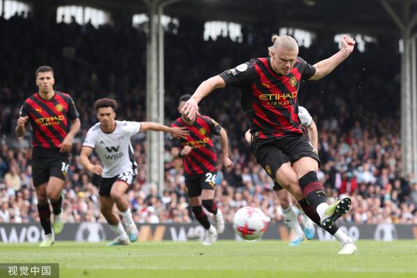 热血，奔赴冠军之路！突破身体桎梏 他们以手为足驰骋赛场（热血逐冠！打破身体枷锁，他们以手代足纵横赛场）